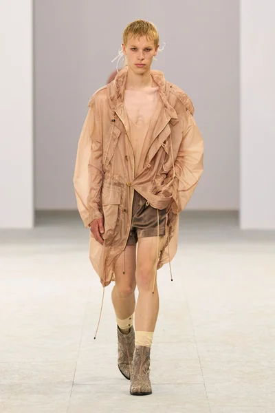 Look 3